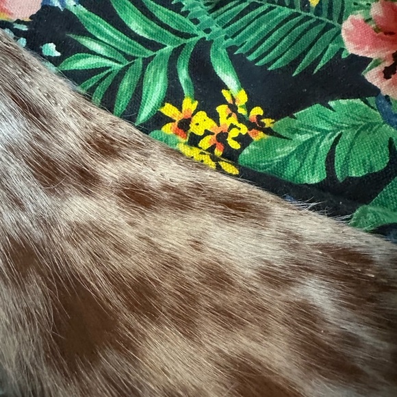 Myra Bag - Crossbody with Hawaiian Print and Cow Hide - Picture 3 of 5